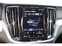 Volvo V60 2.0 T6 Plug-in hybrid AWD Plus Dark | 360graden rondomzicht camera| Semi elektrische trekhaak| Harman/Kardon premium audio | Geheugenfunctie voorstoelen | Stoelverwarming | Stuurwielverwarming