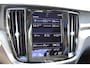 Volvo S60 B4 Inscription | 360° Parkeercamera | Panoramadak | Head-Up Display | Adaptive Cruise Control | BLIS | Harman Kardon Premium audio | Climate Control | Parkeersensoren voor + achter | Stoelverwarming | Stuurwielverwarming