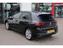 Volkswagen Golf 1.5 eHybrid Life Edition 204PK / 150kW, NL auto, SOH 100% achteruitrijcamera (rear view), verwarmbare voorstoelen, verwarmbaar multifunctioneel lederen stuurwiel, navigatie, Apple Carplay & Android Auto, 17" 'Nottingham' LMV, LED verlichting, DAB+, spraakbediening (voice-control), digital cockpit pro, sfeerverlichting, adaptieve cruise control (acc), parkeersensoren voor en achter (pdc), keyless start & entry, draadloos telefoonlader, verstelbare lendensteun, diefstalalarm