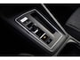 Volkswagen Golf 1.5 eHybrid Life Edition 204PK / 150kW, NL auto, SOH 100% achteruitrijcamera (rear view), verwarmbare voorstoelen, verwarmbaar multifunctioneel lederen stuurwiel, navigatie, Apple Carplay & Android Auto, 17" 'Nottingham' LMV, LED verlichting, DAB+, spraakbediening (voice-control), digital cockpit pro, sfeerverlichting, adaptieve cruise control (acc), parkeersensoren voor en achter (pdc), keyless start & entry, draadloos telefoonlader, verstelbare lendensteun, diefstalalarm
