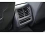 Volkswagen Golf 1.5 eHybrid Life Edition 204PK / 150kW, NL auto, SOH 100% achteruitrijcamera (rear view), verwarmbare voorstoelen, verwarmbaar multifunctioneel lederen stuurwiel, navigatie, Apple Carplay & Android Auto, 17" 'Nottingham' LMV, LED verlichting, DAB+, spraakbediening (voice-control), digital cockpit pro, sfeerverlichting, adaptieve cruise control (acc), parkeersensoren voor en achter (pdc), keyless start & entry, draadloos telefoonlader, verstelbare lendensteun, diefstalalarm
