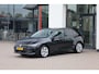 Volkswagen Golf 1.5 eHybrid Life Edition 204PK / 150kW, NL auto, SOH 100% achteruitrijcamera (rear view), verwarmbare voorstoelen, verwarmbaar multifunctioneel lederen stuurwiel, navigatie, Apple Carplay & Android Auto, 17" 'Nottingham' LMV, LED verlichting, DAB+, spraakbediening (voice-control), digital cockpit pro, sfeerverlichting, adaptieve cruise control (acc), parkeersensoren voor en achter (pdc), keyless start & entry, draadloos telefoonlader, verstelbare lendensteun, diefstalalarm