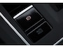 Volkswagen Golf 1.5 eHybrid Life Edition 204PK / 150kW, NL auto, SOH 100% achteruitrijcamera (rear view), verwarmbare voorstoelen, verwarmbaar multifunctioneel lederen stuurwiel, navigatie, Apple Carplay & Android Auto, 17" 'Nottingham' LMV, LED verlichting, DAB+, spraakbediening (voice-control), digital cockpit pro, sfeerverlichting, adaptieve cruise control (acc), parkeersensoren voor en achter (pdc), keyless start & entry, draadloos telefoonlader, verstelbare lendensteun, diefstalalarm