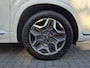 Hyundai Santa Fe 1.6 T-GDI PHEV Plug-in Premium Plus Sky Automaat / HUD / Trekhaak afneembaar / Glazen schuif- en kanteldak / Trekgewicht 1350 kg / Rondomzicht camera / Stuur-, Stoel en Achterbankverwarming / Elektrische achterklep /