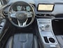 Hyundai Santa Fe 1.6 T-GDI PHEV Plug-in Premium Plus Sky Automaat / HUD / Trekhaak afneembaar / Glazen schuif- en kanteldak / Trekgewicht 1350 kg / Rondomzicht camera / Stuur-, Stoel en Achterbankverwarming / Elektrische achterklep /