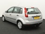 Ford Fiesta 1.3 Futura Trekhaak, airco, Warmtewerend glas, Het is een fijne, compacte en betrouwbare auto die altijd keurig is onderhouden. Dankzij de zuinige 1.3 benzinemotor is hij ideaal voor zowel stadsverkeer als de wat langere ritten. De auto r
