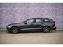 Volvo V60 2.0 T6 Plug-in hybrid AWD Plus Dark | Trekhaak | Panoramadak | Adaptieve cruise control | Harman & Kardon | Elektrisch verstelbare voorstoelen | Stuur/stuur verwarming |