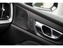Volvo V60 2.0 T6 Plug-in hybrid AWD Plus Dark | Trekhaak | Panoramadak | Adaptieve cruise control | Harman & Kardon | Elektrisch verstelbare voorstoelen | Stuur/stuur verwarming |