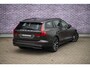 Volvo V60 2.0 T6 Plug-in hybrid AWD Plus Dark | Trekhaak | Panoramadak | Adaptieve cruise control | Harman & Kardon | Elektrisch verstelbare voorstoelen | Stuur/stuur verwarming |