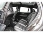 Volvo V60 2.0 T6 Plug-in hybrid AWD Plus Dark | Trekhaak | Panoramadak | Adaptieve cruise control | Harman & Kardon | Elektrisch verstelbare voorstoelen | Stuur/stuur verwarming |