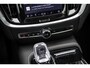 Volvo V60 2.0 T6 Plug-in hybrid AWD Plus Dark | Trekhaak | Panoramadak | Adaptieve cruise control | Harman & Kardon | Elektrisch verstelbare voorstoelen | Stuur/stuur verwarming |