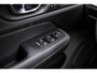 Volvo V60 2.0 T6 Plug-in hybrid AWD Plus Dark | Trekhaak | Panoramadak | Adaptieve cruise control | Harman & Kardon | Elektrisch verstelbare voorstoelen | Stuur/stuur verwarming |