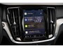 Volvo V60 2.0 T6 Plug-in hybrid AWD Plus Dark | Trekhaak | Panoramadak | Adaptieve cruise control | Harman & Kardon | Elektrisch verstelbare voorstoelen | Stuur/stuur verwarming |