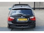 BMW 3-Serie Touring 320i *Meeneemprijs*APk t/m 02-01-2026/Panoramadak/Cruise control/Parkeersensoren rondom/Climate control/Stoelverwarming/Multifunctioneel stuurwiel/19'' Lichtmetalen velgen/Trekhaak.