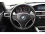 BMW 3-Serie Touring 320i *Meeneemprijs*APk t/m 02-01-2026/Panoramadak/Cruise control/Parkeersensoren rondom/Climate control/Stoelverwarming/Multifunctioneel stuurwiel/19'' Lichtmetalen velgen/Trekhaak.