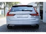 Volvo V90 T6 350pk Plug-In Hybrid Aut AWD Plus Dark | Lederen bekleding | Parkeercamera achter | Preconditioning | Elektrisch verstelbare voorstoelen met geheugen | Verwarmbaar stuurwiel | Verwarmbare voorstoelen | Stoelverwarming achter | Google Maps | Google Assistant | Pilot Assist | Harman Kardon Audio | Apple Carplay | BLIS