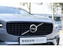 Volvo V90 T6 350pk Plug-In Hybrid Aut AWD Plus Dark | Lederen bekleding | Parkeercamera achter | Preconditioning | Elektrisch verstelbare voorstoelen met geheugen | Verwarmbaar stuurwiel | Verwarmbare voorstoelen | Stoelverwarming achter | Google Maps | Google Assistant | Pilot Assist | Harman Kardon Audio | Apple Carplay | BLIS