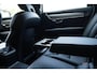 Volvo V90 T6 350pk Plug-In Hybrid Aut AWD Plus Dark | Lederen bekleding | Parkeercamera achter | Preconditioning | Elektrisch verstelbare voorstoelen met geheugen | Verwarmbaar stuurwiel | Verwarmbare voorstoelen | Stoelverwarming achter | Google Maps | Google Assistant | Pilot Assist | Harman Kardon Audio | Apple Carplay | BLIS