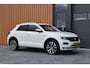 Volkswagen T-Roc 1.5 TSI 150pk DSG R-line Pano | Trekhaak | Beats | 19"