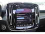 Volvo XC40 B4 197PK Plus Black Edition | Visual Park Assist (incl. 360º view) | Schuif-/Kanteldak | Lichtmetalen Velgen 20"| Extra Getint Glas |  Nubuck/ Kunstlederen Bekleding | Apple Carplay/Android Auto | Premium Audio by Harman Kardon | Electronic Climate Controle
