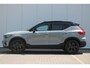 Volvo XC40 B4 197PK Plus Black Edition | Visual Park Assist (incl. 360º view) | Schuif-/Kanteldak | Lichtmetalen Velgen 20"| Extra Getint Glas |  Nubuck/ Kunstlederen Bekleding | Apple Carplay/Android Auto | Premium Audio by Harman Kardon | Electronic Climate Controle