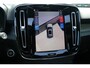 Volvo XC40 B4 197PK Plus Black Edition | Visual Park Assist (incl. 360º view) | Schuif-/Kanteldak | Lichtmetalen Velgen 20"| Extra Getint Glas |  Nubuck/ Kunstlederen Bekleding | Apple Carplay/Android Auto | Premium Audio by Harman Kardon | Electronic Climate Controle