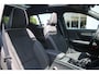 Volvo XC40 B4 197PK Plus Black Edition | Visual Park Assist (incl. 360º view) | Schuif-/Kanteldak | Lichtmetalen Velgen 20"| Extra Getint Glas |  Nubuck/ Kunstlederen Bekleding | Apple Carplay/Android Auto | Premium Audio by Harman Kardon | Electronic Climate Controle