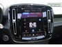 Volvo XC40 B4 197PK Plus Black Edition | Visual Park Assist (incl. 360º view) | Schuif-/Kanteldak | Lichtmetalen Velgen 20"| Extra Getint Glas |  Nubuck/ Kunstlederen Bekleding | Apple Carplay/Android Auto | Premium Audio by Harman Kardon | Electronic Climate Controle