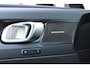 Volvo XC40 T5 Automaat Recharge R-Design | Lederen/stof Bekleding | Lichtmetalen Velgen 5-Spaaks 20" | Premium Audio by Harman Kardon |  Draadloos Telefoon Opladen | Electronic Climate Controle | Voorstoelen Verwarmd | keyless entry + keyless start |