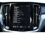 Volvo V60 T6 Automaat Plug-in hybrid AWD Plus Dark | Semi Elektrische trekhaak | Rondomzicht Camera | Premium audio by Harman Kardon | Verwarmbare voorstoelen + stuurwiel + voorruit | Electronic Climate Control | Adaptieve Cruise Control |