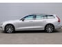 Volvo V60 T6 Automaat Plug-in hybrid AWD Plus Dark |Rondomzicht Camera| Semi Electrische trekhaak| Electronic Climate Control | Adaptieve Cruise Control | Parkeersensoren | Rijstrooksensor Met Correctie | Navigatiesysteem | Verwarmbare Voorstoelen | Verwarmbaar Stuurwiel | Keyless Entry |