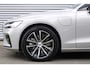 Volvo V60 T6 Automaat Plug-in hybrid AWD Plus Dark | Semi Elektrische trekhaak | Rondomzicht Camera | Premium audio by Harman Kardon | Verwarmbare voorstoelen + stuurwiel + voorruit | Electronic Climate Control | Adaptieve Cruise Control |