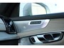 Volvo XC90 T8 Plug-in Hybrid AWD Ultra Bright | Matrix LED Koplampen | Actieve Luchtvering Met FOUR-C | Bowers & Wilkins Audiosysteem | Nappaleer Met Ventilatie | Massagefunctie Voorstoelen | 4-Zone Electronic Climate Control | Volvo Guard Alarm | Panoramisch Schuif-/Kanteldak | Grafisch Head-up Display | Gelamineerde Zijruiten Rondom | Extra Getint Glas Achter | 22" Lichtmetalen Velgen | Adaptieve Cruise Control Met Pilot Assist