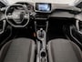 Peugeot 2008 1.2 PureTech Sport (APPLE CARPLAY, GROOT NAVI, GETINT GLAS, TREKHAAK, PARKEERSENSOREN, SPORTSTOELEN, CRUISE, LM VELGEN, LED KOPLAMPEN, DAB+, NIEUWSTAAT)