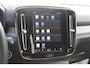 Volvo XC40 B3 177PK Automaat Plus Dark Google infotainment / Draadloos telefoon opladen / Elektrisch bedienbare bestuurdersstoel met geheugen / Adaptieve Cruise Control / Parkeersensoren voor en achter met 360 graden camera