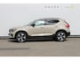Volvo XC40 B3 177PK Automaat Plus Dark Google infotainment / Draadloos telefoon opladen / Elektrisch bedienbare bestuurdersstoel met geheugen / Adaptieve Cruise Control / Parkeersensoren voor en achter met 360 graden camera