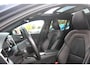 Volvo V60 2.0 B3 R-DESIGN 177PK MILD HYBRID AUTOMAAT 8 | PANORAMISCH SCHUIF/KANTELDAK | PREMIUM AUDIO BY HARMAN KARDON | 19" 5-TRIPPLE SPAAKS BLACK/DIAMAND CUT LICHTMETALEN VELGEN | BLINDSPOT INFOMATION SYSTEM (BLIS) | VERWARMDE VOORRUIT |VERWARMDE AQUABLADE RUITENWISSERBLADEN | PILOT ASSIST | APPLE CARPLAY / ANDROID AUTO | DODEHOEKDETECTIE |  ADAPTIEVE CRUISECONTROL | R-DESIGN BEKLEDING MET NAPPA LEDER I.C.M. OPEN GRID TEXTIEL | ELEKTRISCH VERSTELBARE CONTOUR STOELEN (SPORTSTOELEN) MET GEHEUGEN OP BEIDE VOORSTOELEN |VERWARMDE VOORSTOELEN EN ACHTERBANK | VERWARMD STUURWIEL | PARKEERVERWARMING MET TIMER (STANDKACHEL) | FULL LED KOPLAMPEN | ELEKTRISCH BEDIENBARE ACHTERKLEP | ELEKTRISCH UITKLAPBARE TREKHAAK | 1800 KG TREKGEWICHT! | EXTRA GETINTE RUITEN ACHTER | ZWARTE HEMELBEKLEDING |