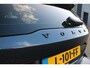 Volvo V60 2.0 B3 R-DESIGN 177PK MILD HYBRID AUTOMAAT 8 | PANORAMISCH SCHUIF/KANTELDAK | PREMIUM AUDIO BY HARMAN KARDON | 19" 5-TRIPPLE SPAAKS BLACK/DIAMAND CUT LICHTMETALEN VELGEN | BLINDSPOT INFOMATION SYSTEM (BLIS) | VERWARMDE VOORRUIT |VERWARMDE AQUABLADE RUITENWISSERBLADEN | PILOT ASSIST | APPLE CARPLAY / ANDROID AUTO | DODEHOEKDETECTIE |  ADAPTIEVE CRUISECONTROL | R-DESIGN BEKLEDING MET NAPPA LEDER I.C.M. OPEN GRID TEXTIEL | ELEKTRISCH VERSTELBARE CONTOUR STOELEN (SPORTSTOELEN) MET GEHEUGEN OP BEIDE VOORSTOELEN |VERWARMDE VOORSTOELEN EN ACHTERBANK | VERWARMD STUURWIEL | PARKEERVERWARMING MET TIMER (STANDKACHEL) | FULL LED KOPLAMPEN | ELEKTRISCH BEDIENBARE ACHTERKLEP | ELEKTRISCH UITKLAPBARE TREKHAAK | 1800 KG TREKGEWICHT! | EXTRA GETINTE RUITEN ACHTER | ZWARTE HEMELBEKLEDING |
