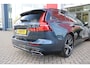 Volvo V60 2.0 B3 R-DESIGN 177PK MILD HYBRID AUTOMAAT 8 | PANORAMISCH SCHUIF/KANTELDAK | PREMIUM AUDIO BY HARMAN KARDON | 19" 5-TRIPPLE SPAAKS BLACK/DIAMAND CUT LICHTMETALEN VELGEN | BLINDSPOT INFOMATION SYSTEM (BLIS) | VERWARMDE VOORRUIT |VERWARMDE AQUABLADE RUITENWISSERBLADEN | PILOT ASSIST | APPLE CARPLAY / ANDROID AUTO | DODEHOEKDETECTIE |  ADAPTIEVE CRUISECONTROL | R-DESIGN BEKLEDING MET NAPPA LEDER I.C.M. OPEN GRID TEXTIEL | ELEKTRISCH VERSTELBARE CONTOUR STOELEN (SPORTSTOELEN) MET GEHEUGEN OP BEIDE VOORSTOELEN |VERWARMDE VOORSTOELEN EN ACHTERBANK | VERWARMD STUURWIEL | PARKEERVERWARMING MET TIMER (STANDKACHEL) | FULL LED KOPLAMPEN | ELEKTRISCH BEDIENBARE ACHTERKLEP | ELEKTRISCH UITKLAPBARE TREKHAAK | 1800 KG TREKGEWICHT! | EXTRA GETINTE RUITEN ACHTER | ZWARTE HEMELBEKLEDING |