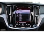 Volvo V60 2.0 B3 R-DESIGN 177PK MILD HYBRID AUTOMAAT 8 | PANORAMISCH SCHUIF/KANTELDAK | PREMIUM AUDIO BY HARMAN KARDON | 19" 5-TRIPPLE SPAAKS BLACK/DIAMAND CUT LICHTMETALEN VELGEN | BLINDSPOT INFOMATION SYSTEM (BLIS) | VERWARMDE VOORRUIT |VERWARMDE AQUABLADE RUITENWISSERBLADEN | PILOT ASSIST | APPLE CARPLAY / ANDROID AUTO | DODEHOEKDETECTIE |  ADAPTIEVE CRUISECONTROL | R-DESIGN BEKLEDING MET NAPPA LEDER I.C.M. OPEN GRID TEXTIEL | ELEKTRISCH VERSTELBARE CONTOUR STOELEN (SPORTSTOELEN) MET GEHEUGEN OP BEIDE VOORSTOELEN |VERWARMDE VOORSTOELEN EN ACHTERBANK | VERWARMD STUURWIEL | PARKEERVERWARMING MET TIMER (STANDKACHEL) | FULL LED KOPLAMPEN | ELEKTRISCH BEDIENBARE ACHTERKLEP | ELEKTRISCH UITKLAPBARE TREKHAAK | 1800 KG TREKGEWICHT! | EXTRA GETINTE RUITEN ACHTER | ZWARTE HEMELBEKLEDING |