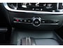 Volvo V60 2.0 B3 R-DESIGN 177PK MILD HYBRID AUTOMAAT 8 | PANORAMISCH SCHUIF/KANTELDAK | PREMIUM AUDIO BY HARMAN KARDON | 19" 5-TRIPPLE SPAAKS BLACK/DIAMAND CUT LICHTMETALEN VELGEN | BLINDSPOT INFOMATION SYSTEM (BLIS) | VERWARMDE VOORRUIT |VERWARMDE AQUABLADE RUITENWISSERBLADEN | PILOT ASSIST | APPLE CARPLAY / ANDROID AUTO | DODEHOEKDETECTIE |  ADAPTIEVE CRUISECONTROL | R-DESIGN BEKLEDING MET NAPPA LEDER I.C.M. OPEN GRID TEXTIEL | ELEKTRISCH VERSTELBARE CONTOUR STOELEN (SPORTSTOELEN) MET GEHEUGEN OP BEIDE VOORSTOELEN |VERWARMDE VOORSTOELEN EN ACHTERBANK | VERWARMD STUURWIEL | PARKEERVERWARMING MET TIMER (STANDKACHEL) | FULL LED KOPLAMPEN | ELEKTRISCH BEDIENBARE ACHTERKLEP | ELEKTRISCH UITKLAPBARE TREKHAAK | 1800 KG TREKGEWICHT! | EXTRA GETINTE RUITEN ACHTER | ZWARTE HEMELBEKLEDING |