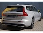 Volvo V60 2.0 T6 Plug-in hybrid AWD Plus Dark | Trekhaak | Elektrische stoelen met geheugen | Harman/Kardon Audio | Stoel & Stuurverwarming | Pilot assist