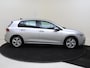 Volkswagen Golf 1.0 TSI Life | Parkeersensoren | Adaptieve cruise control | CarPlay | Sfeerverlichting | Electronic climate control | Lane assist |