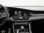 Alfa Romeo Giulia 2.0T B-Tech | Climate Control | Panoramadak | Stoelverwarming | Stuurverwarming | Lederen Bekleding | Achteruitrijcamera |Trekhaak |