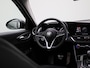 Alfa Romeo Giulia 2.0T B-Tech | Climate Control | Panoramadak | Stoelverwarming | Stuurverwarming | Lederen Bekleding | Achteruitrijcamera |Trekhaak |