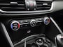 Alfa Romeo Giulia 2.0T B-Tech | Climate Control | Panoramadak | Stoelverwarming | Stuurverwarming | Lederen Bekleding | Achteruitrijcamera |Trekhaak |