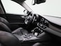 Alfa Romeo Giulia 2.0T B-Tech | Climate Control | Panoramadak | Stoelverwarming | Stuurverwarming | Lederen Bekleding | Achteruitrijcamera |Trekhaak |