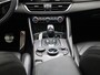 Alfa Romeo Giulia 2.0T B-Tech | Climate Control | Panoramadak | Stoelverwarming | Stuurverwarming | Lederen Bekleding | Achteruitrijcamera |Trekhaak |