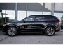 Volvo XC90 2.0 T8 Plug-in hybrid AWD Ultra Dark | 2400 kg trekgewicht! | Trekhaak Elektrisch |  Luchtvering | Bowers & Wilkins Audio | Geventileerde Voorstoelen | Head-Up Display |  Adaptieve Cruise Controle | Panorama dak | Electrische stoelen met memory | Google on Board | Visual Park Assist |