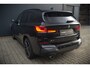 BMW X1 xDrive25e Executive M Sport | Stoelverwarming | Trekhaak | Parkeersensoren | Navigatie | Ambiance Verlichting | Keyless | Cruise Control | LED | Climate Control | DAB | BTW | SOH 90%